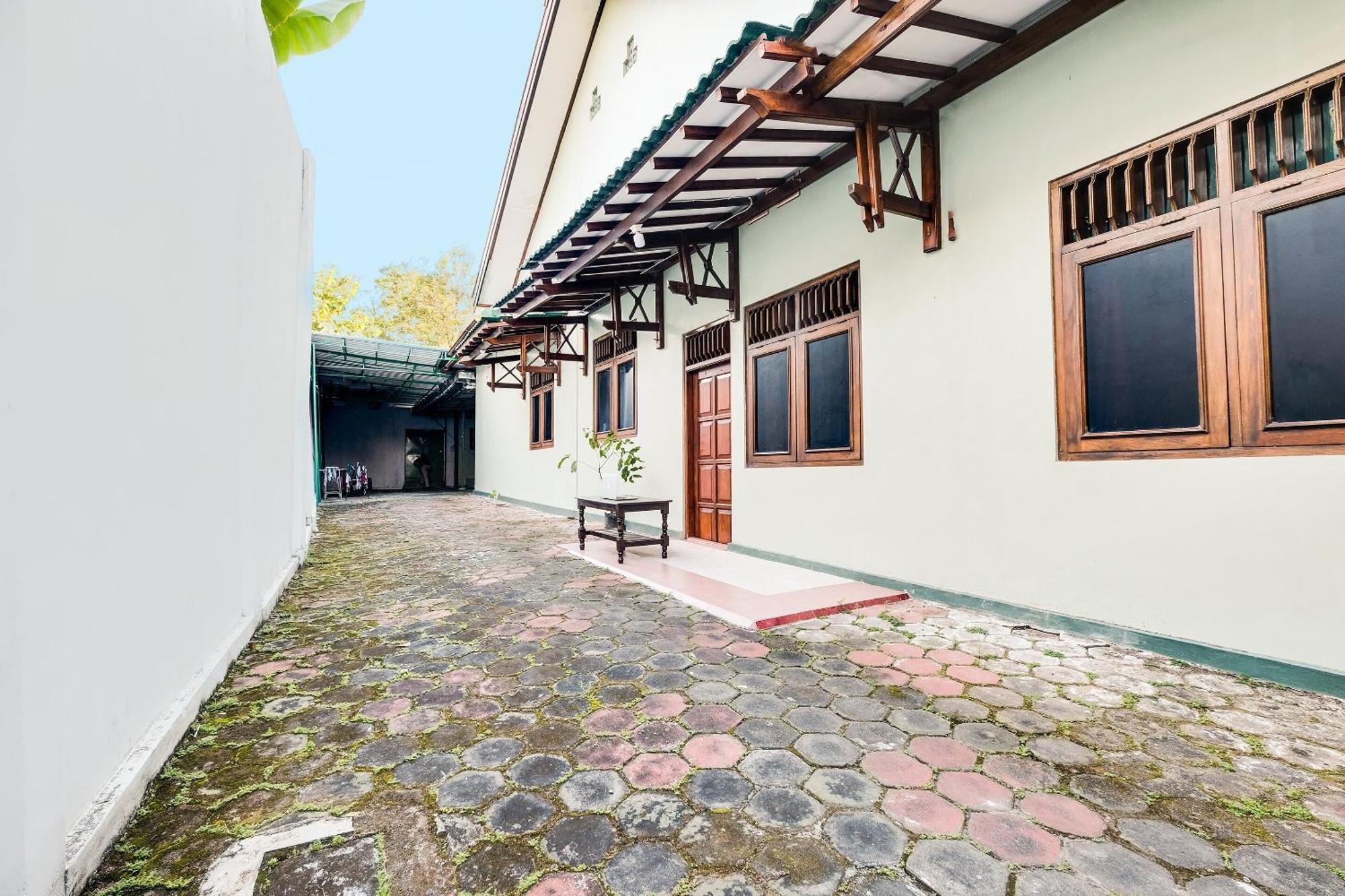 Spot On 92068 Pudja Kesuma Homestay Syariah 日惹 外观 照片